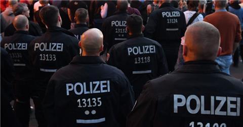 Symbolfoto: Die Polizei setzt mehr Personal auf dem Weihnachtsmarkt ein.

