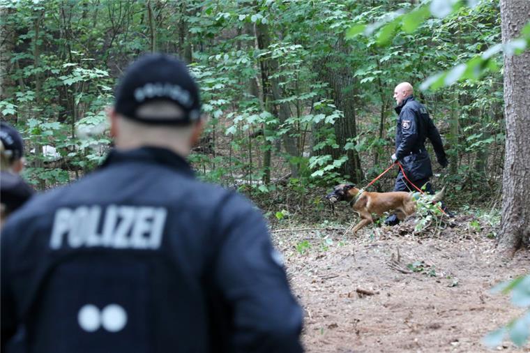 Symbolfoto: Die Polizei setzte Rettungshunde ein.