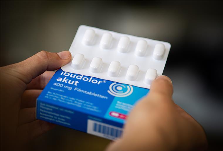Kopfschmerztabletten – Was muss ich beachten? Symbolfoto Schmerzmittel Ibuprofen.