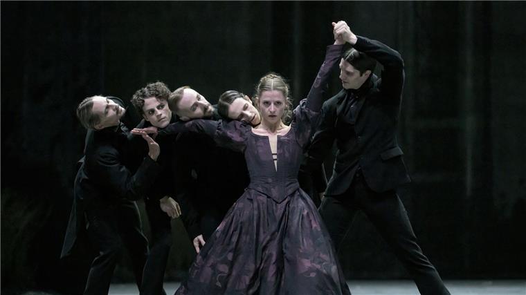 Berliner Staatsballett tanzt „Bovary“ Szeen aus dem Tanzstück „Bovary“ nach dem Roman von Gustave Flaubert an der Deutschen Oper Berlin.