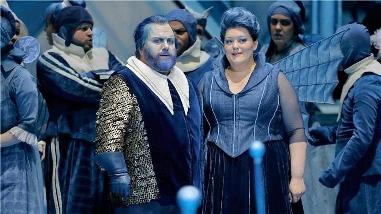 Er ist wieder da: Bayreuth feiert Christian Thielemann Szene aus „Lohengrin“.