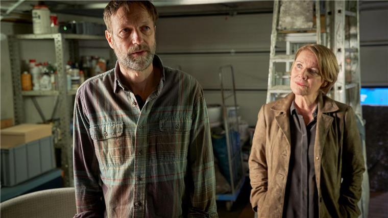 „Marie Brand“ greift Thema Organspende auf Szene des Krimis „Marie Brand und der überwundene Tod“ mit Schauspieler Martin Skoda als Malermeister Stefan Fassbender und Mariele Millowitsch als Marie Brand.