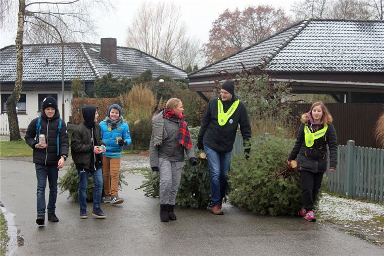 Tarmstedt: Junge Leute sammeln mehr als 200.000 Euro für gute Zwecke Szene wie diese gibt es in Tarmstedt und den umliegenden Gemeinden seit 1982 immer im Januar zu sehen. Die evangelische Jugend sammelt dann die Weihnachtsbäume ein. Und das lohnt sich.