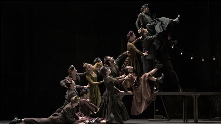 Berliner Staatsballett tanzt „Bovary“ Tänzer und Tänzerinnen des Staatsballetts Berlin bei der Premiere von „Bovary“ an der Deutschen Oper Berlin.