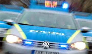 Täter beschädigen an einem Bahnübergang in Cappel im Landkreis Cuxhaven die Bahnanlage. In der Folge blieben die Halbschranken geschlossen.