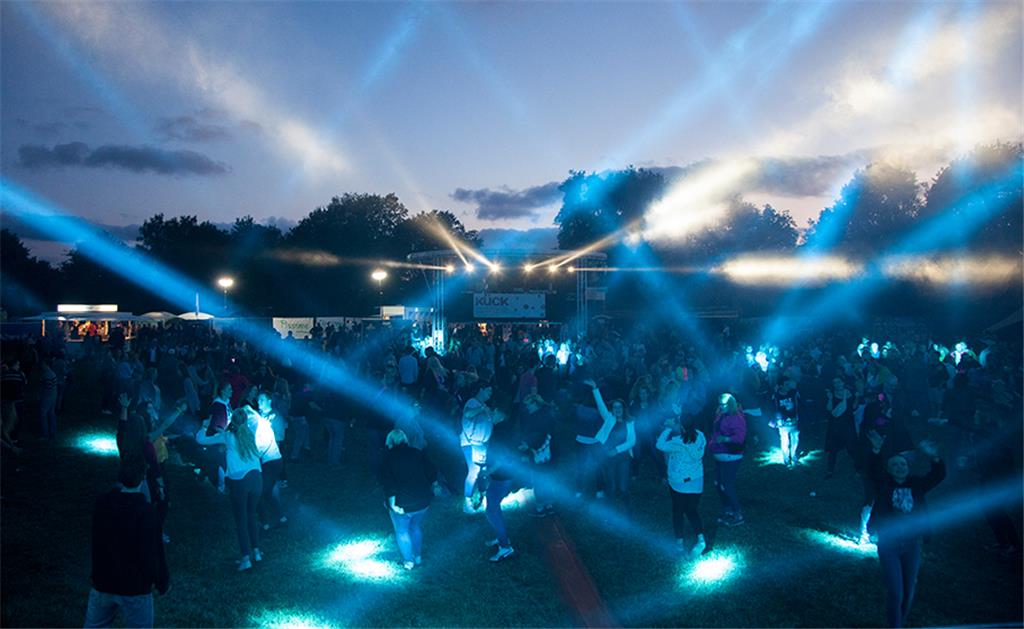 Tanzen im Wehdeler Laserlicht: Von der Hauptbühne des DJ-Kollektivs Jens Roggenk...