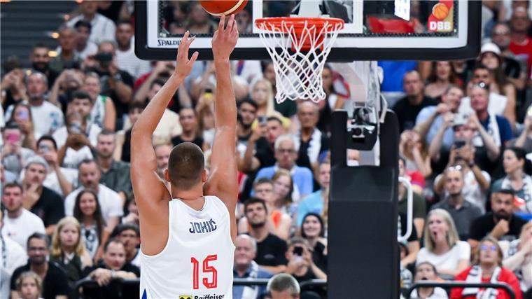 Serie gerissen: Erster Dämpfer für deutsche Basketballer Tat nur so viel wie nötig: Center Nikola Jokic.