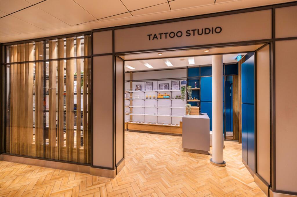 Tattoo Studio auf der Mein Schiff 2 nach Umbau des Neuen Walls