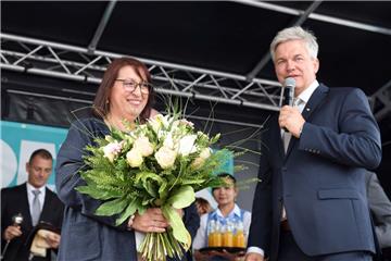 Taufpati Petra Kaiser und Phoenix-Direktor Michael Schulze. Foto: Scheer