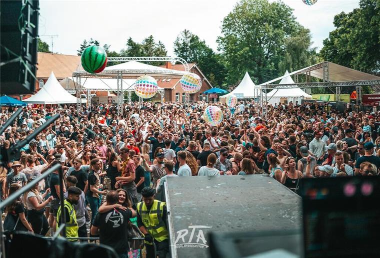 Party people aufgepasst: Vorverkauf für den Frühtanz in Steinau läuft bereits Tausende Besucher waren auch 2022 beim Frühtanz in Steinau dabei.