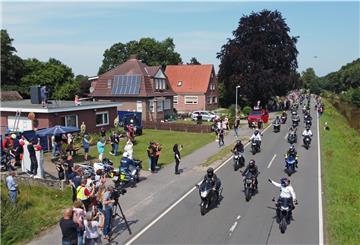 Tausende Biker sind den Aufrufen gefolgt, um einem schwer krebskranken Jungen noch einmal eine Freude zu bereiten. 