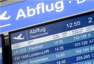 Tausende Menschen warten noch auf die Rückzahlung von Flug- und Bahntickets von Verbindungen, die während des Corona-Lockdowns ausgefallen waren.