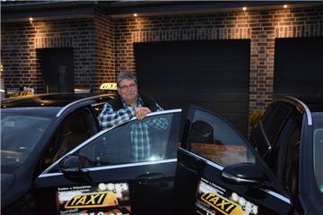 Taxi Bulli hat am 1. Dezember sein zehnjähriges Bestehen gefeiert. Klaus Bultmann ist seit 1982 als Taxifahrer in Nordenham unterwegs. 
