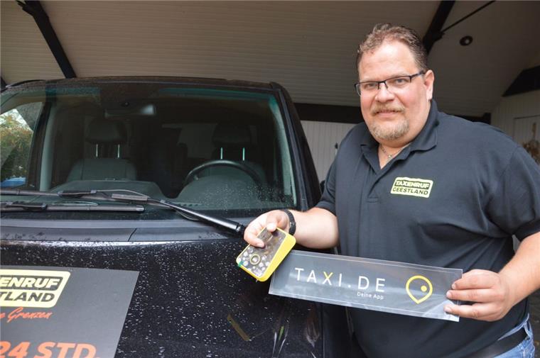 Taxiunternehmer Michael Brümmer aus Langen setzt auf digitale Hilfsmittel.