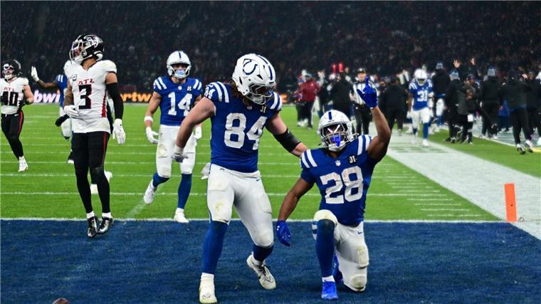 Über 70.000 Fans: Colts gewinnen NFL-Show in Berlin Taylor (r.) zeigte eine überragende Leistung.