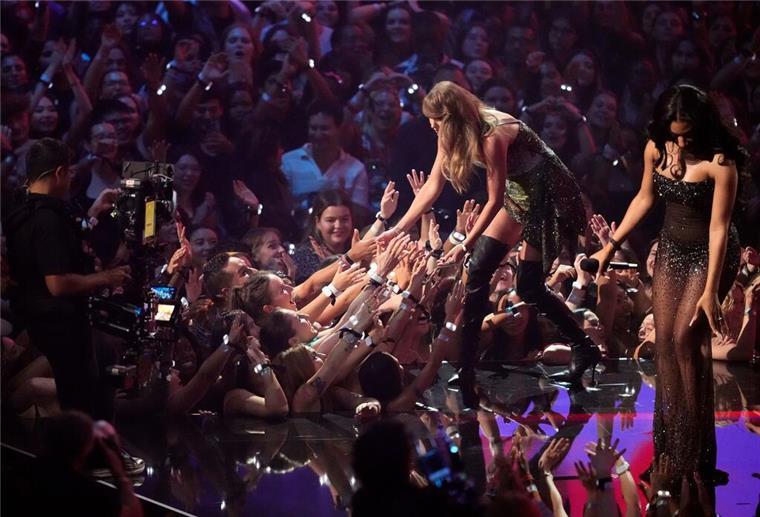Taylor Swift schreibt bei MTV Video Music Awards Geschichte Taylor Swift wird von ihren Fans stürmisch gefeiert.