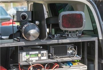 Technik zur Ermittlung von Geschwindigkeitsüberschreitungen ist in einen Wagen eingebaut. Auch der Landkreis Rotenburg führt regelmäßig Messungen durch.