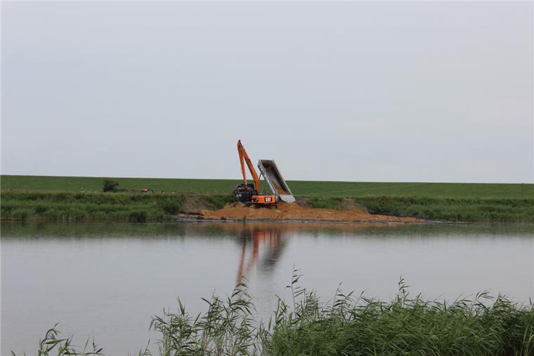 Teile der beiden Seen, in denen an der Deponie Galing das Regenwasser aufgefangen wird, werden wieder zugeschüttet.