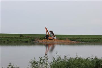 Teile der beiden Seen, in denen an der Deponie Galing das Regenwasser aufgefangen wird, werden wieder zugeschüttet.
