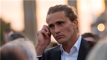 Tennisprofi Alexander Zverev reagiert gelassen auf die Kritik von Roger Federer.
