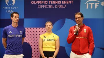 Tennisstar Rafael Nadal (r) muss um seinen Olympia-Einsatz zittern. Angelique Kerber und Andy Murray (l) werden ihre Karrieren nach den Spielen von Paris beenden.