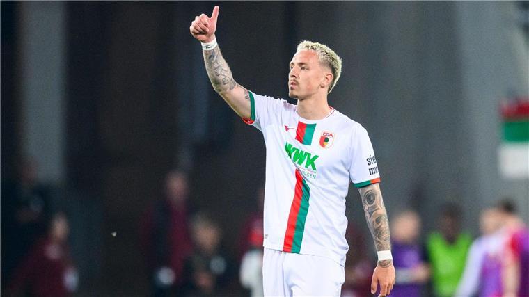 Testspiel: Augsburgs Phillip Tietz traf im Stadtderby per Hacke.