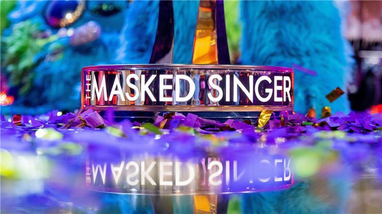 „Masked Singer“ startet mit Neuerung in die nächste Staffel „The Masked Singer“ ist auf dem Siegerpokal der Live-Musikshow zu sehen.
