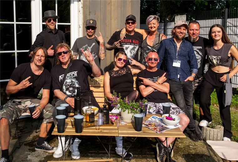 New Roses mit Fans