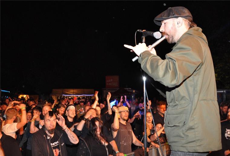 Grandioses Abschlusskonzert am ersten Fonsstock-Abend The Rumjacks haben den ersten Fonsstock-Abend beendet.