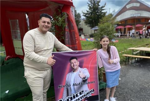 The Voice of Germany hat wieder einen Kandidaten aus Bremerhaven. Er heißt Sorlo Hoffmann. The-Voice-Kids-Gewinnerin Georgia liebt seine Stimme.