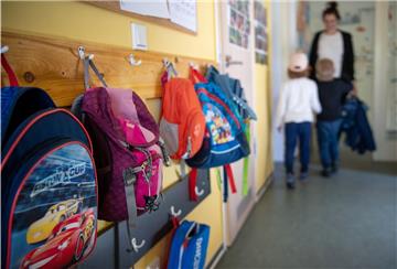 Thema Kinderbetreuung: Die Stadt Bremerhaven hält weiterhin für bestimmte Berufsgruppen ein Angebot aufrecht.