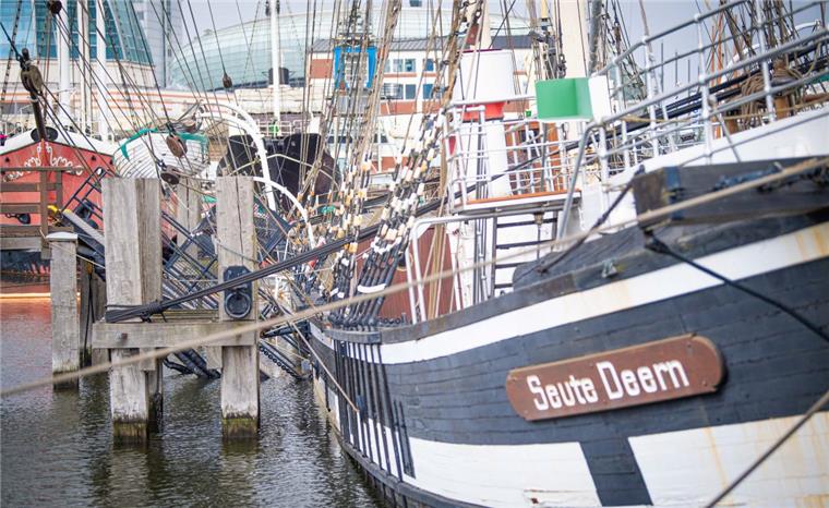 Darum muss die Bergung der „Seuten Deern“ so schnell gehen Thema "Seute Deern": Die Arbeiten unter Wasser sollen heute beginnen.