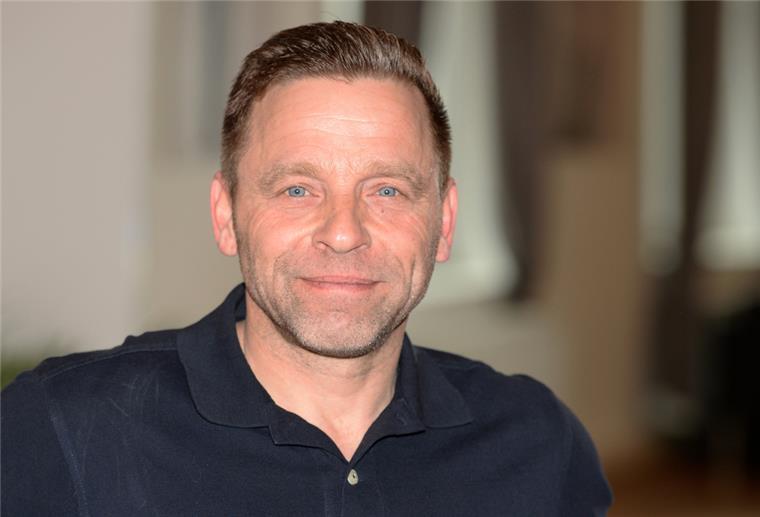 Sorge um Ex-Fußballweltmeister Thomas Häßler Thomas Häßler lächelt in die Kamera.