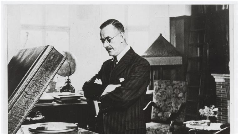 Autor und Aktivist - 150 Jahre Thomas Mann Thomas Mann 1924. Schon sein erster Roman „Buddenbrooks“ (1901) hatte ihn weltberühmt gemacht.
