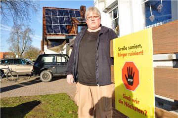 Thomas Müller und seine Mitstreiter von der Interessengemeinschaft Hansingstraße in Nordenham wehren sich dagegen, durch Anwendung der Straßenausbaubeitragssatzung zur Kasse gebeten zu werden.,
