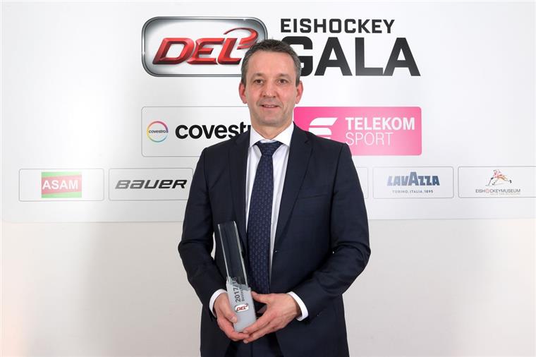 Jubel in Bremerhaven: Thomas Popiesch ist DEL-Trainer des Jahres Thomas Popiesch ist Trainer des Jahres in der DEL.