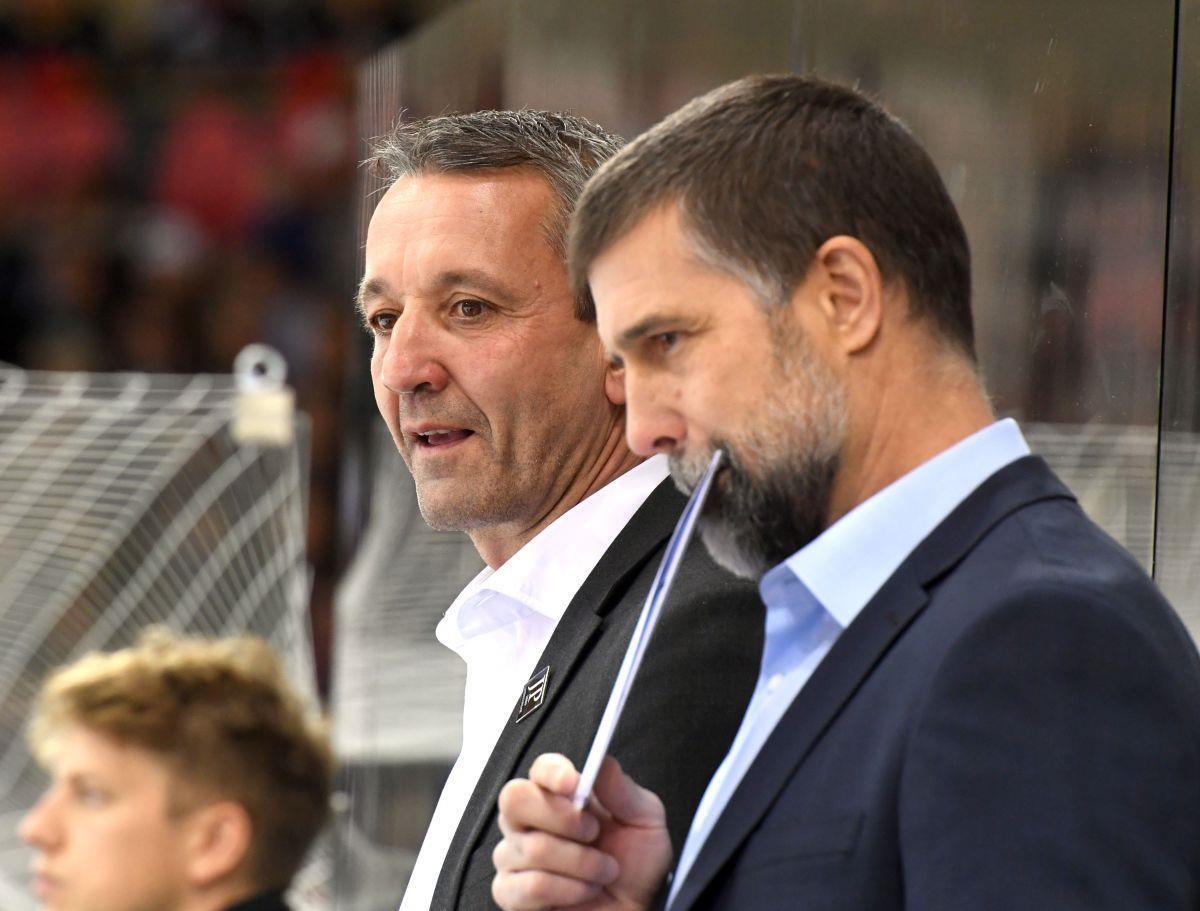 Popiesch und Jiranek verlängern bei den Pinguins Thomas Popiesch (links) und Martin Jiranek stehen auch in der kommenden Saison bei den Fischtown Pinguins an der Bande.