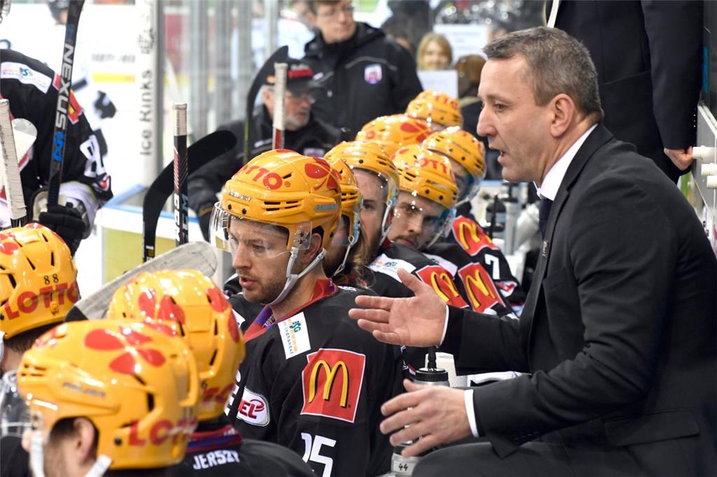 Thomas Popiesch mit Anweisungen. Foto Scheer