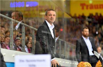 Thomas Popiesch an der Bande bei einem Spiel der Fischtown Pinguins.