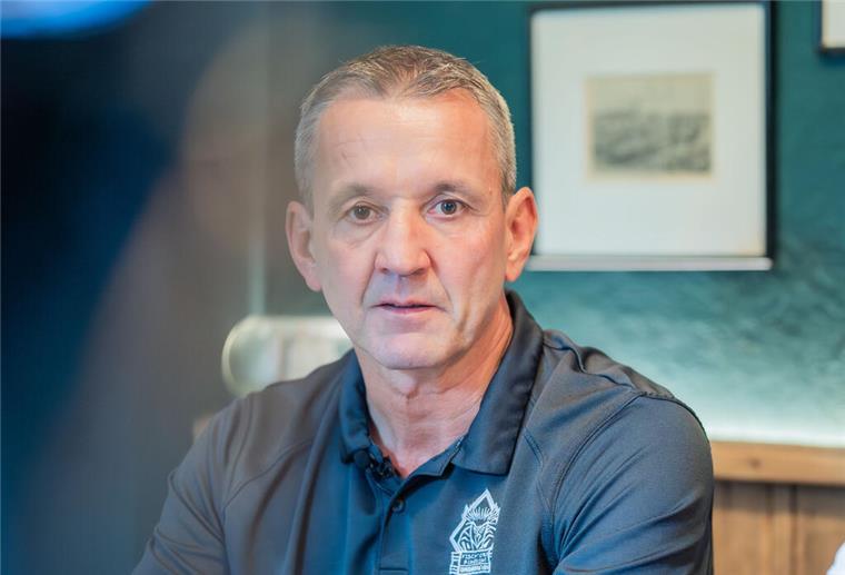 Eishockey-News berichtet: Pinguins-Trainer Popiesch wechselt nach Krefeld Thomas Popiesch soll nach acht Jahren als Trainer der Fischtown Pinguins allen Erfolgen zum Trotz vor dem Absprung nach der Saison stehen.