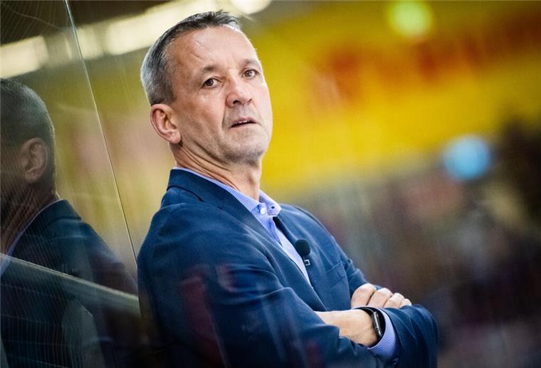 Thomas Popiesch spielt mit den Fischtown Pinguins eine überragende Saison. Der Lohn ist die Auszeichnung „Trainer des Jahres 2023“ bei der Bremer Sportgala.