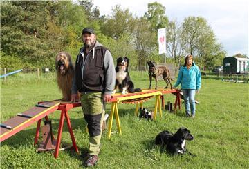 Thomas und Bettina Umlauf müssen um ihre Uthleder Hundeschule bangen. 