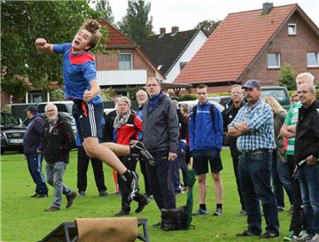 Thore Bruns aus Waddens hat sich zu einem exzellenten Klootschießer entwickelt und hat beim Länderkampf in Stollhamm ein Heimspiel.