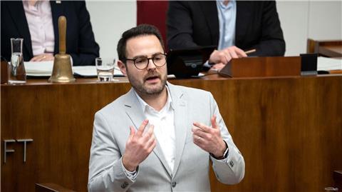 Thore Schäck (FDP) spricht bei einer Sitzung der Bremischen Bürgerschaft.