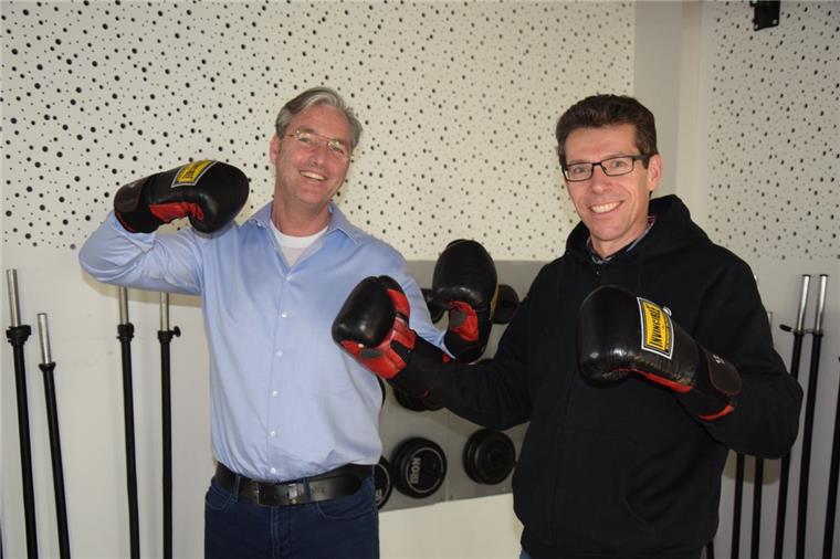 Erste Nordenhamer Sport- und Aktivmesse ist in Planung Thorsten Plümer (von links) und Jörg Brunkhorst boxen sich durch: Das Duo plant die erste Nordenhamer Sport- und Aktivmesse.