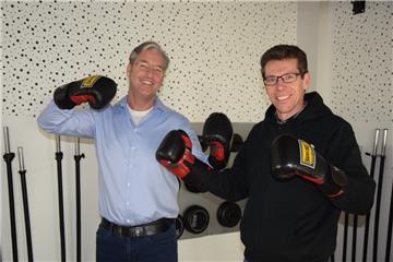 Thorsten Plümer (von links) und Jörg Brunkhorst boxen sich durch: Das Duo plant die erste Nordenhamer Sport- und Aktivmesse.