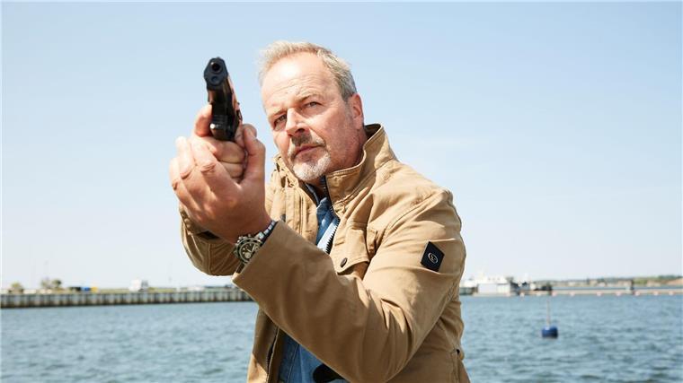 Sat.1 bringt ab 2024 weitere Vorabendserie ins Programm Till Demtrøder ermittelt in „Das Küstenrevier“ als Hauptkommissar Harry Stein im Ostseestädtchen Küstritz.