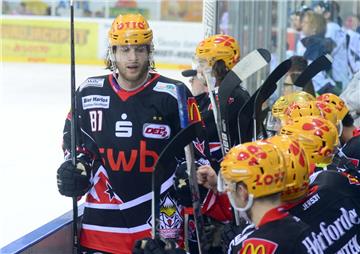 Tim Miller fehlt den Fischtown Pinguins heute beim Spiel gegen die  Dresdner Eislöwen
wegen einer Sperre.  Foto Scheer