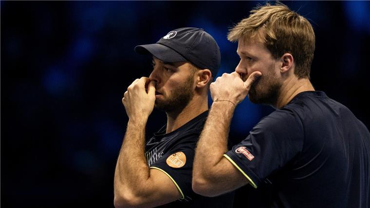 Starkes Comeback: Doppel Krawietz und Pütz im Endspiel Tim Pütz (l) und Kevin Krawietz (r) stehen im Endspiel des Tennis-Saisonfinals.