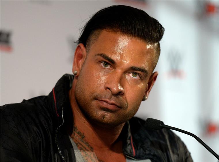 Tim Wiese ist stark an der Spielekonsole.

